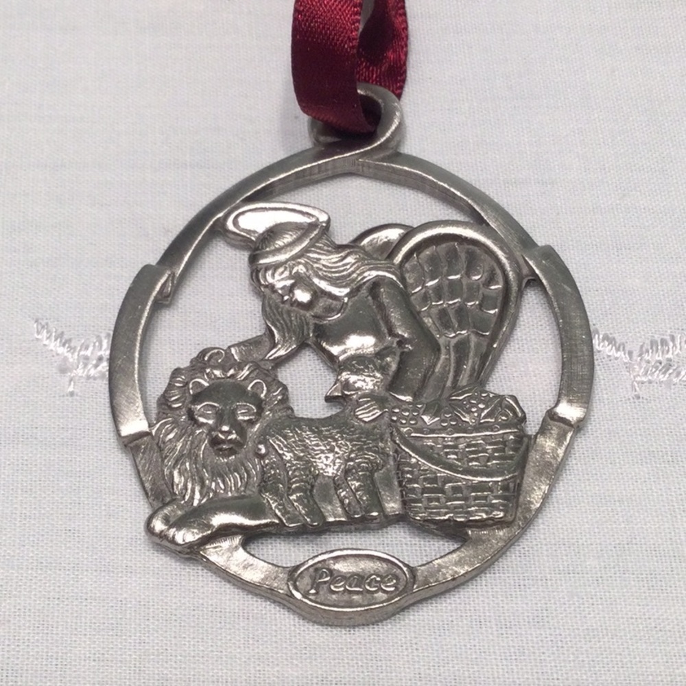 Longaberger Ornament Peace Angel, Lion & Lamb & Basket of Food​